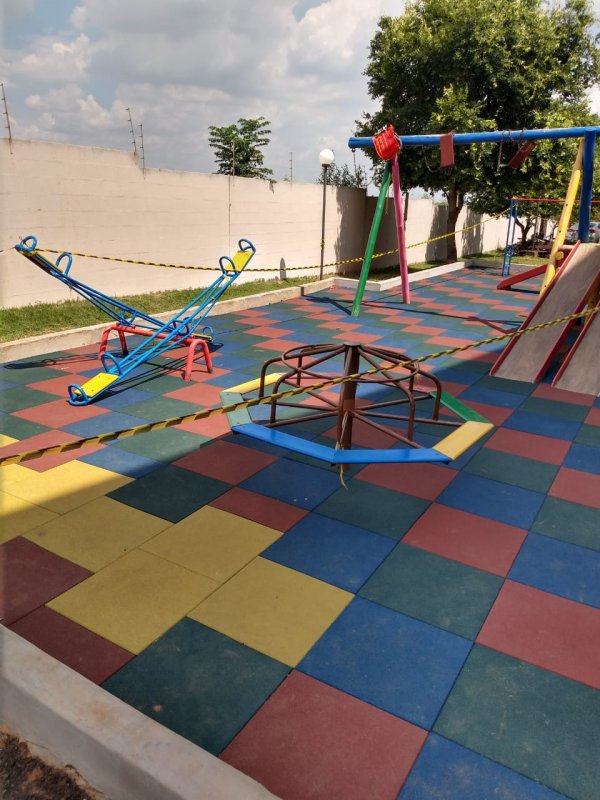 Piso emborrachado para playgrounds